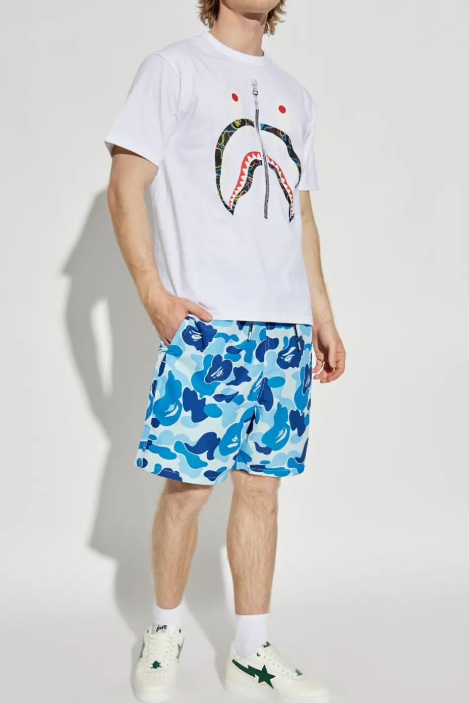 A BATHING APE® BLUE Printed shorts
