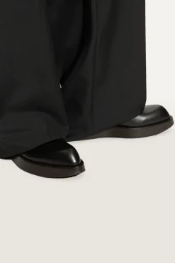Alexander McQueen BLACK Leather shoes
