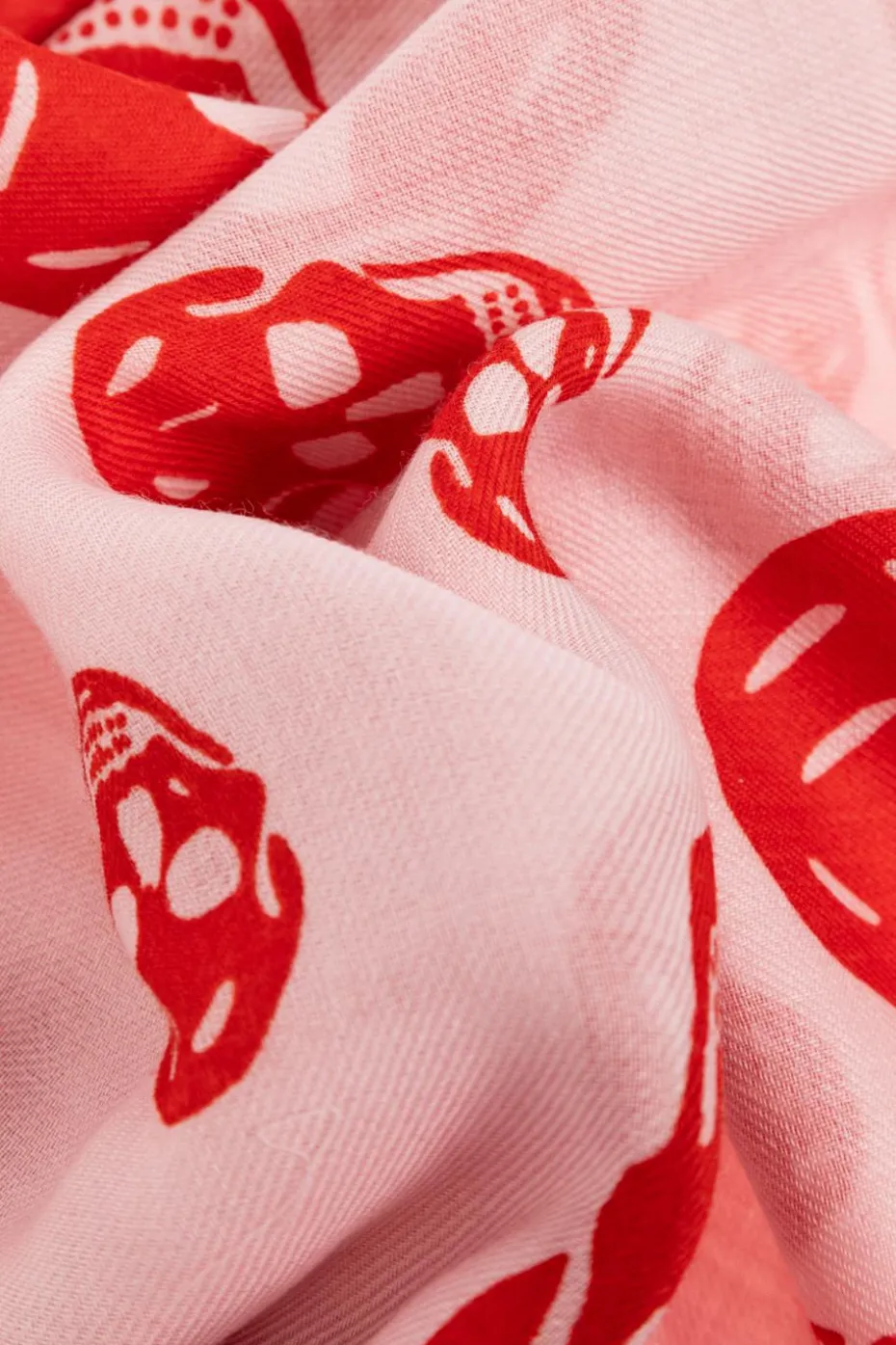Alexander McQueen PINK Wool scarf with a distinctive skull motif