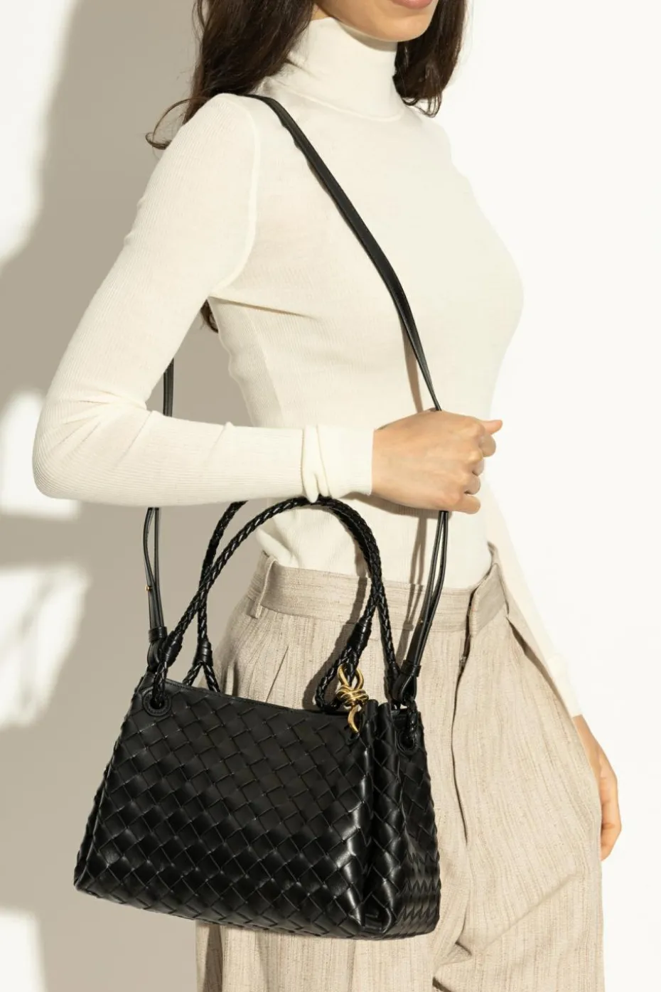 Bottega Veneta BLACK Handbag `Medium Parachute`
