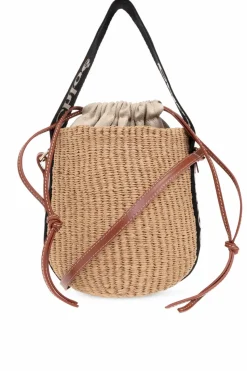 Chloé beige ‘Woody Small’ bucket shoulder bag