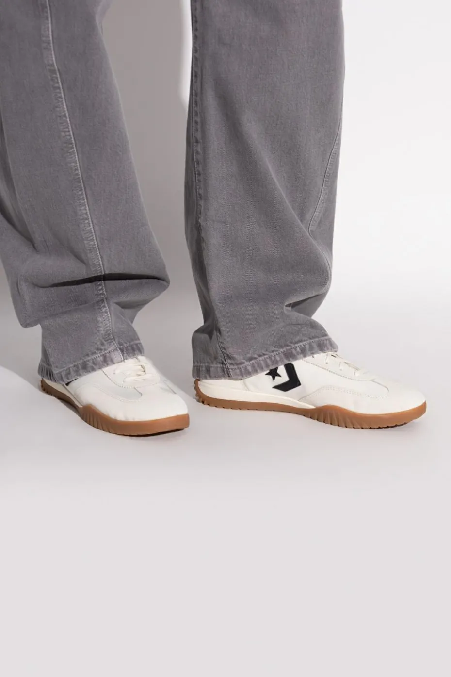 Converse WHITE Sports shoes `Run Star Trainer OX`