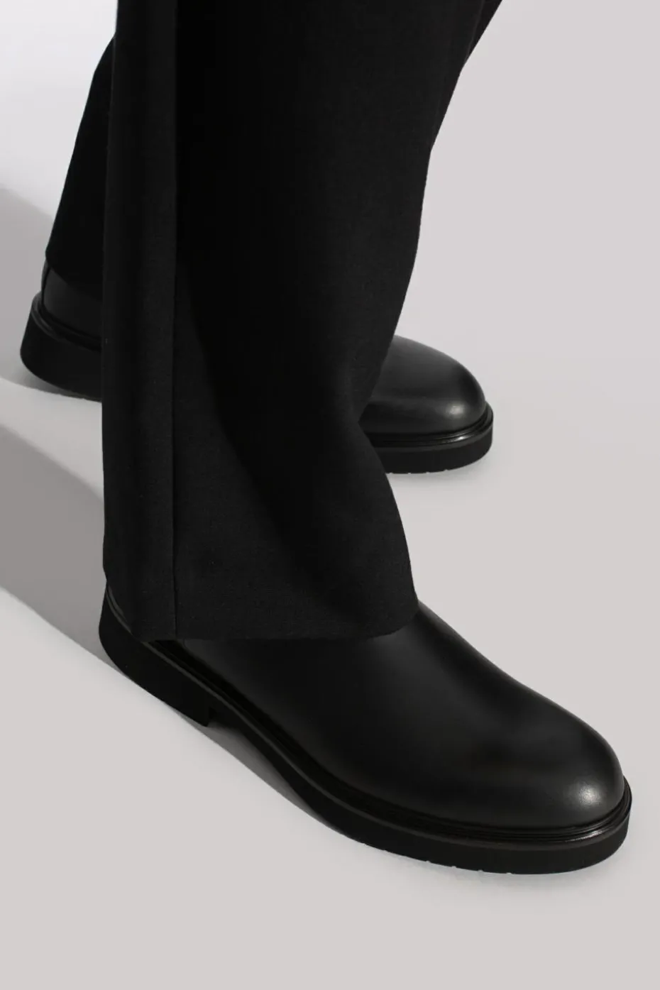 FERRAGAMO BLACK Chelsea Boots Cezanne