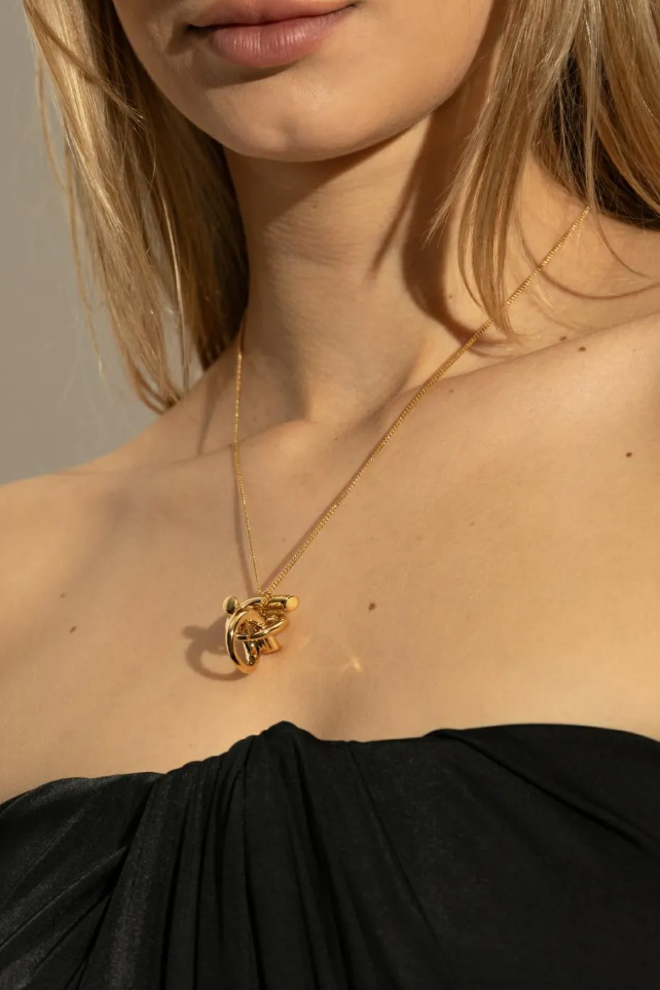 FERRAGAMO GOLD Pendant with engraved logo