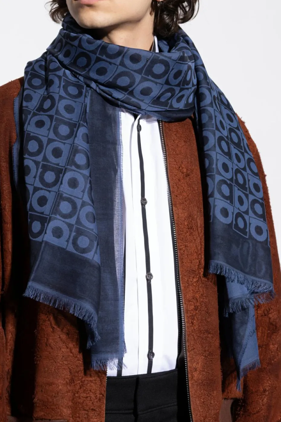 FERRAGAMO NAVY BLUE Scarf with logo