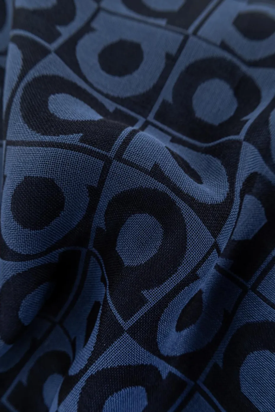 FERRAGAMO NAVY BLUE Scarf with logo