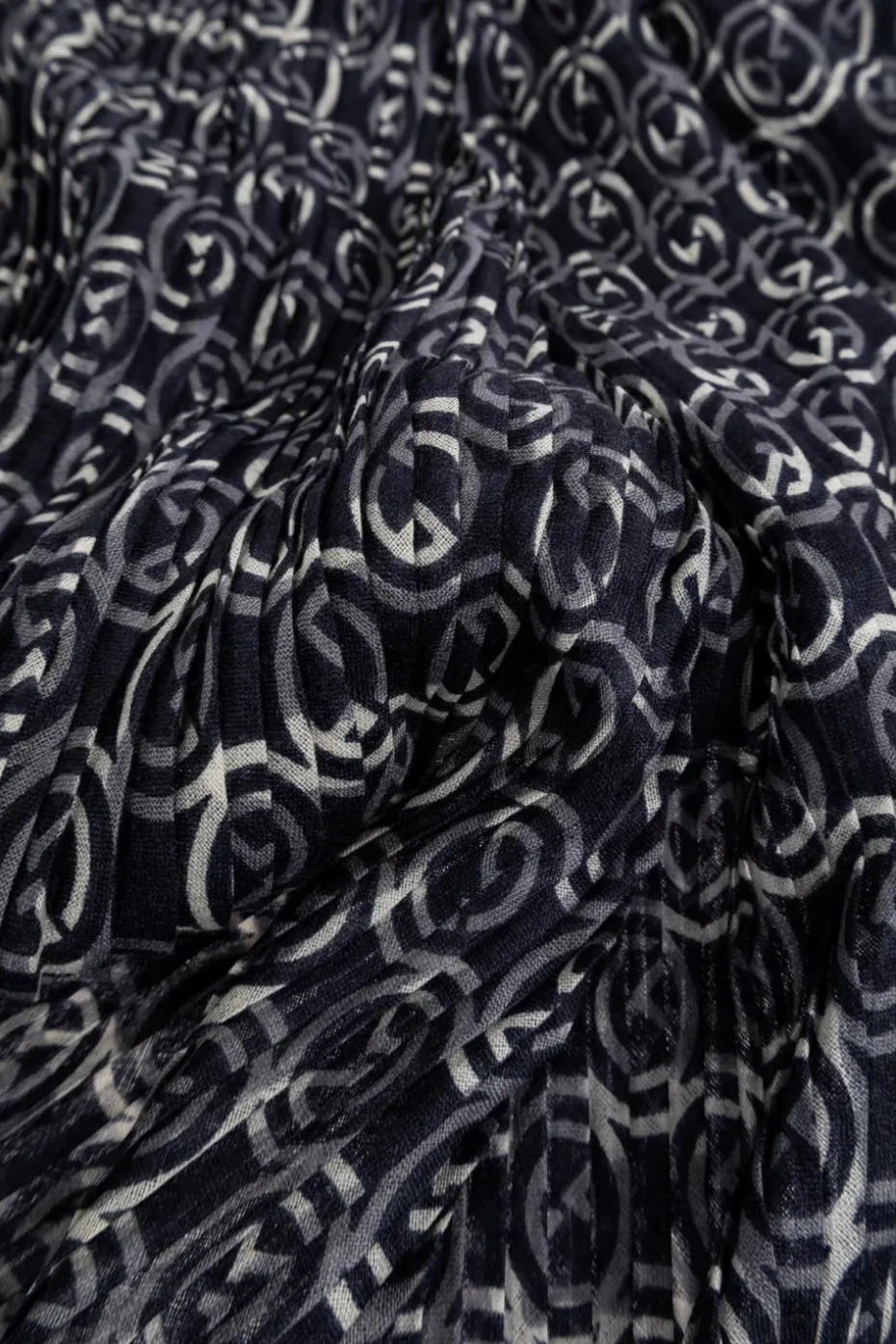 Giorgio Armani NAVY BLUE Pleated scarf with monogram