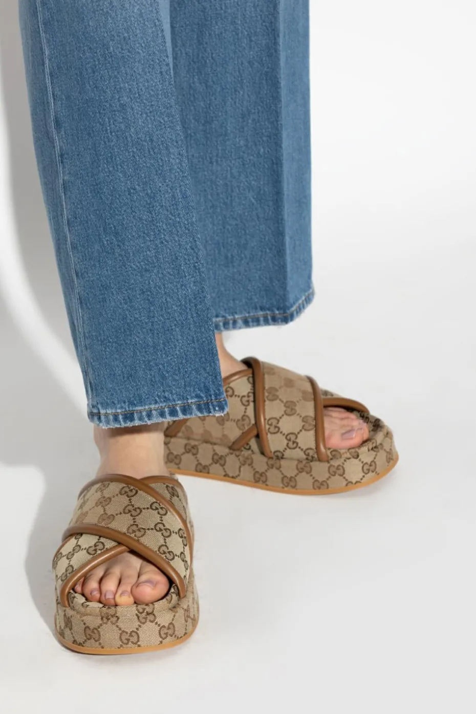 Gucci beige Platform slides