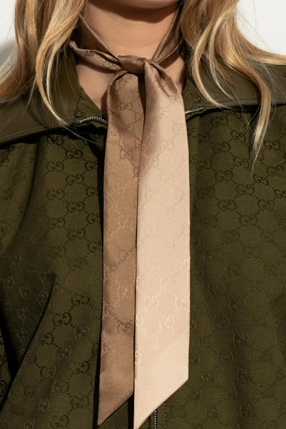 Gucci beige Silk scarf with 'GG' pattern