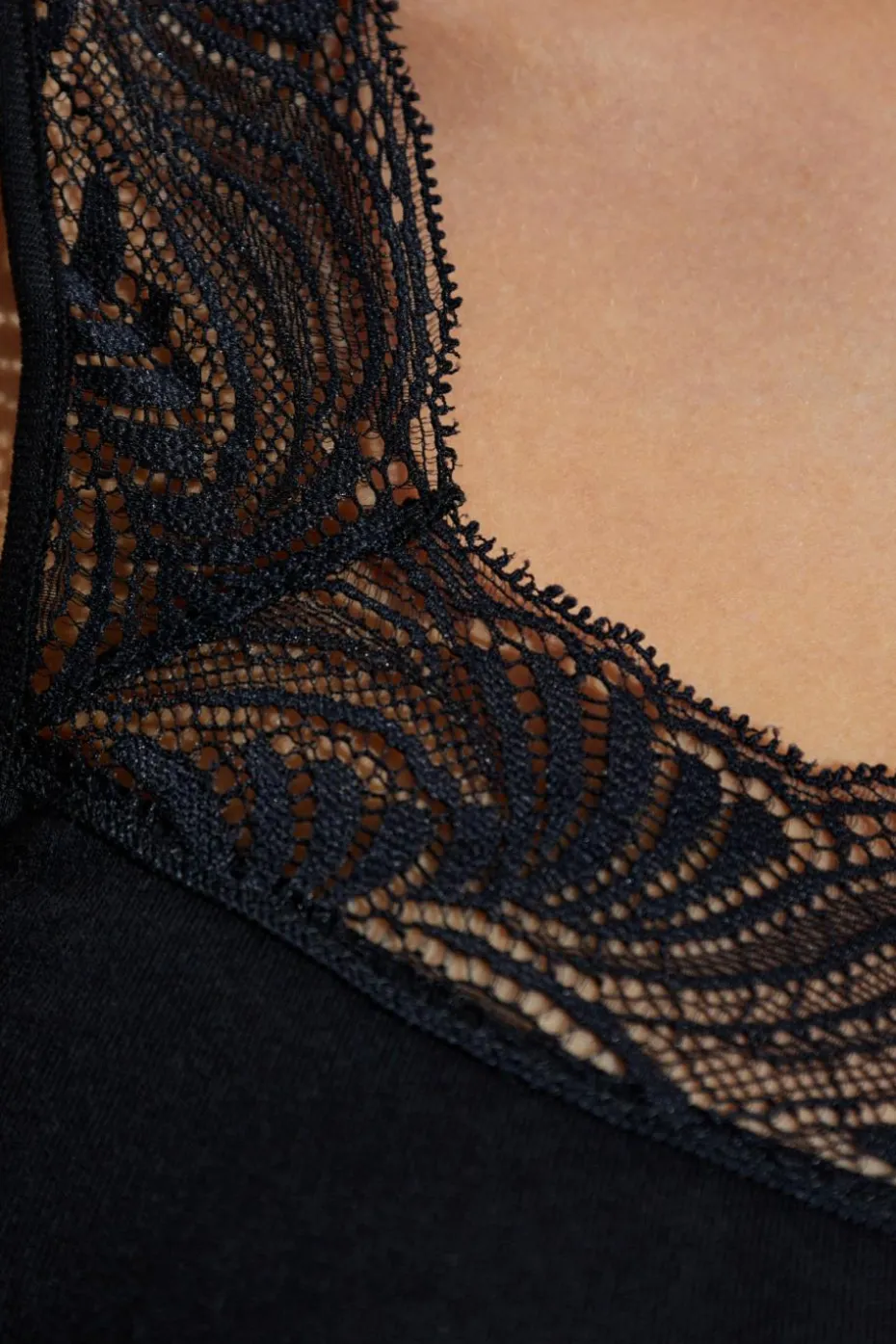 Hanro BLACK Top Delight