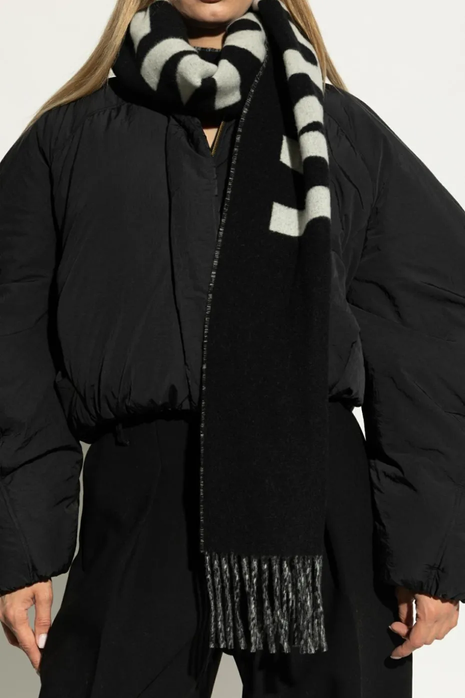 Jacquemus BLACK Wool scarf with logo