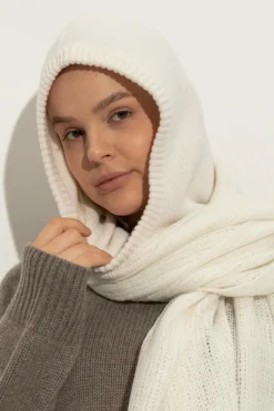 Lisa Yang cream Cashmere hood "Astri"