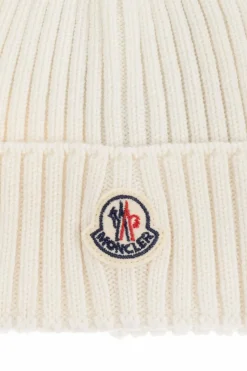 Moncler Enfant cream Cap with logo patch