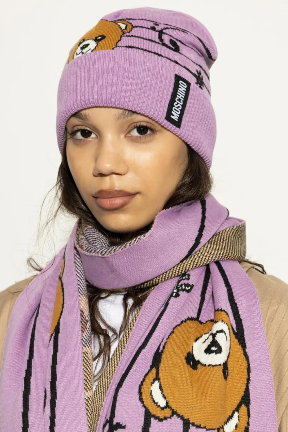 Moschino PURPLE A hat with a distinctive bear motif