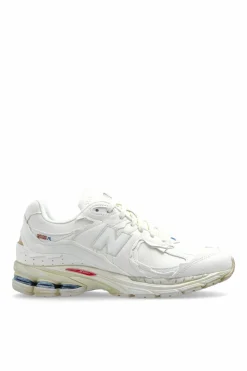 New Balance WHITE Sports shoes `M2002RDC`