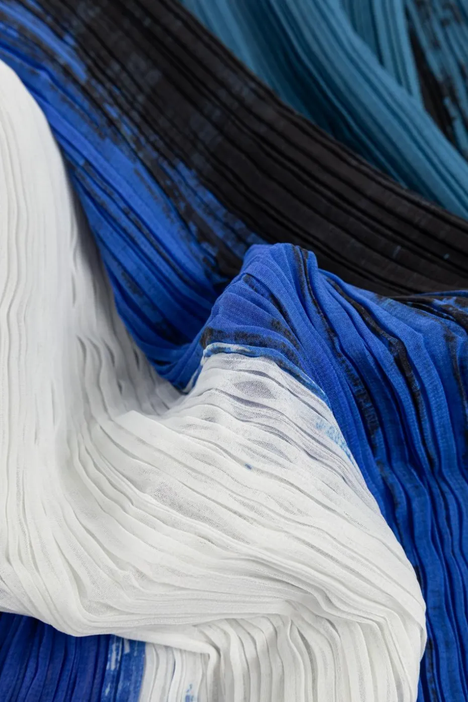 Pleats Please Issey Miyake BLUE Pleated scarf