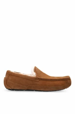 UGG BROWN ‘M Ascot’ moccasins with fur lining