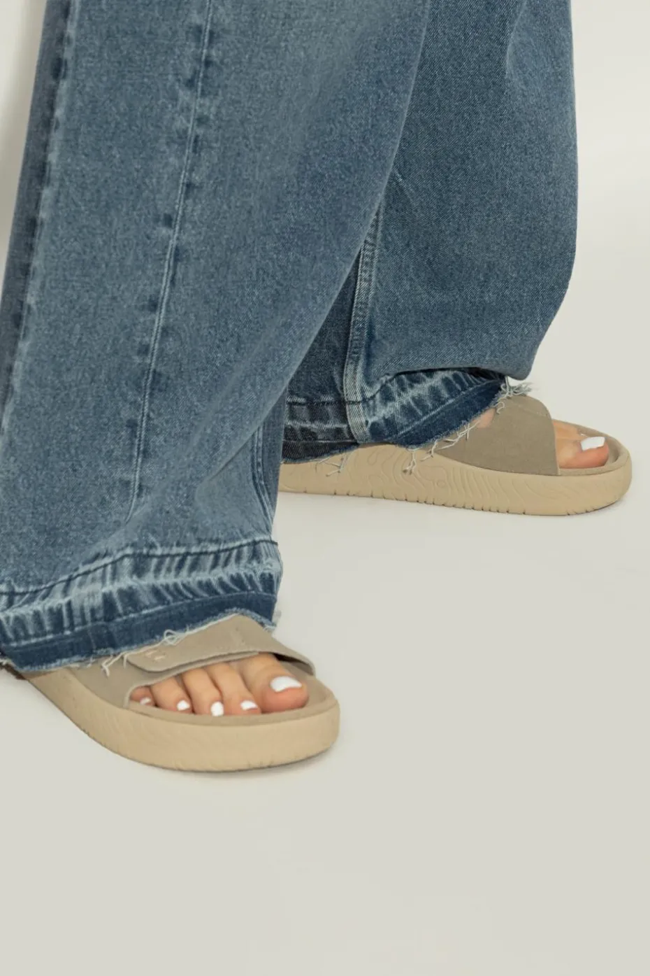 Veja beige Slides `Etna`
