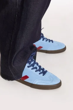 Veja BLUE Sports shoes `VOLLEY SUEDE`