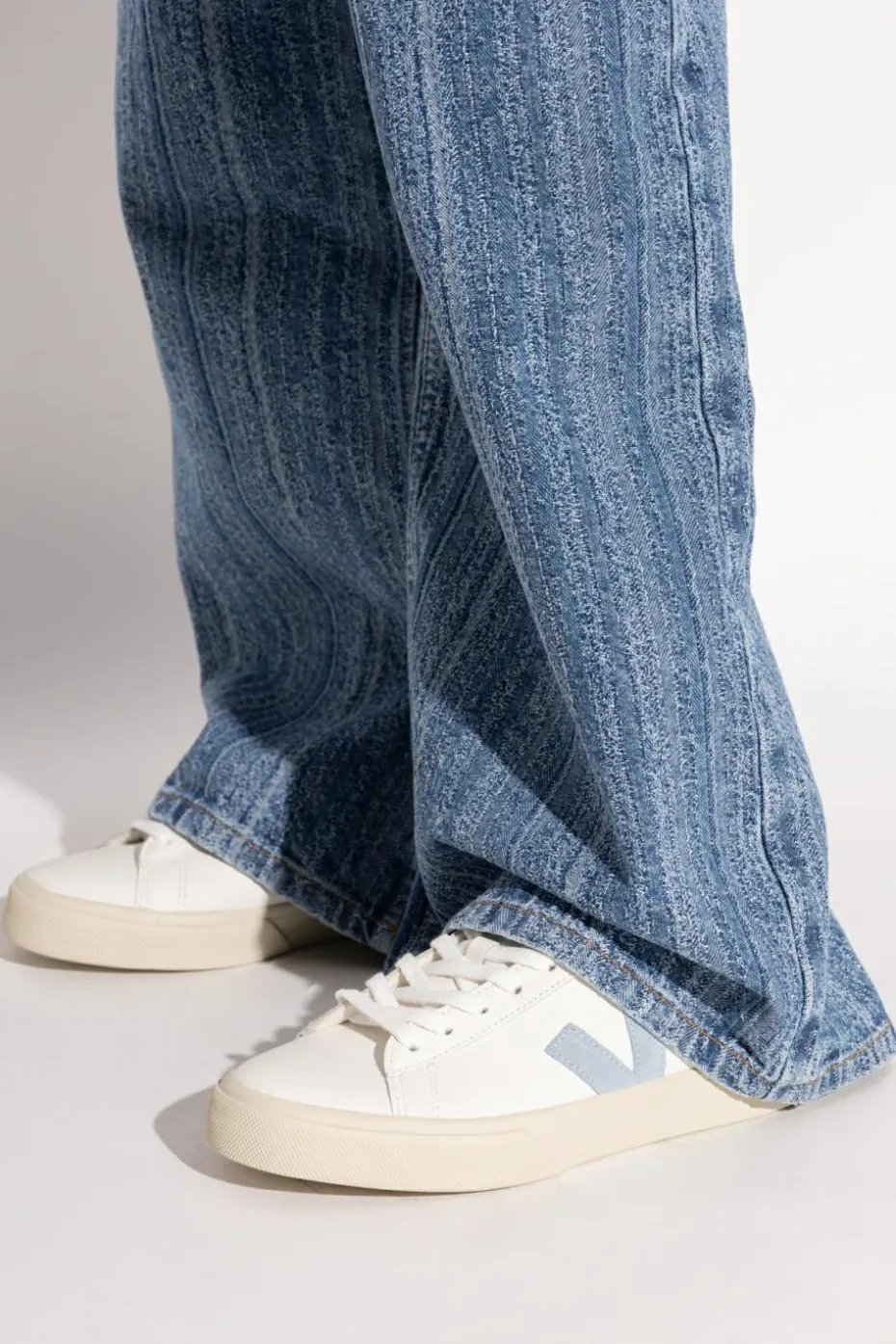 Veja WHITE Campo Leather sports shoes