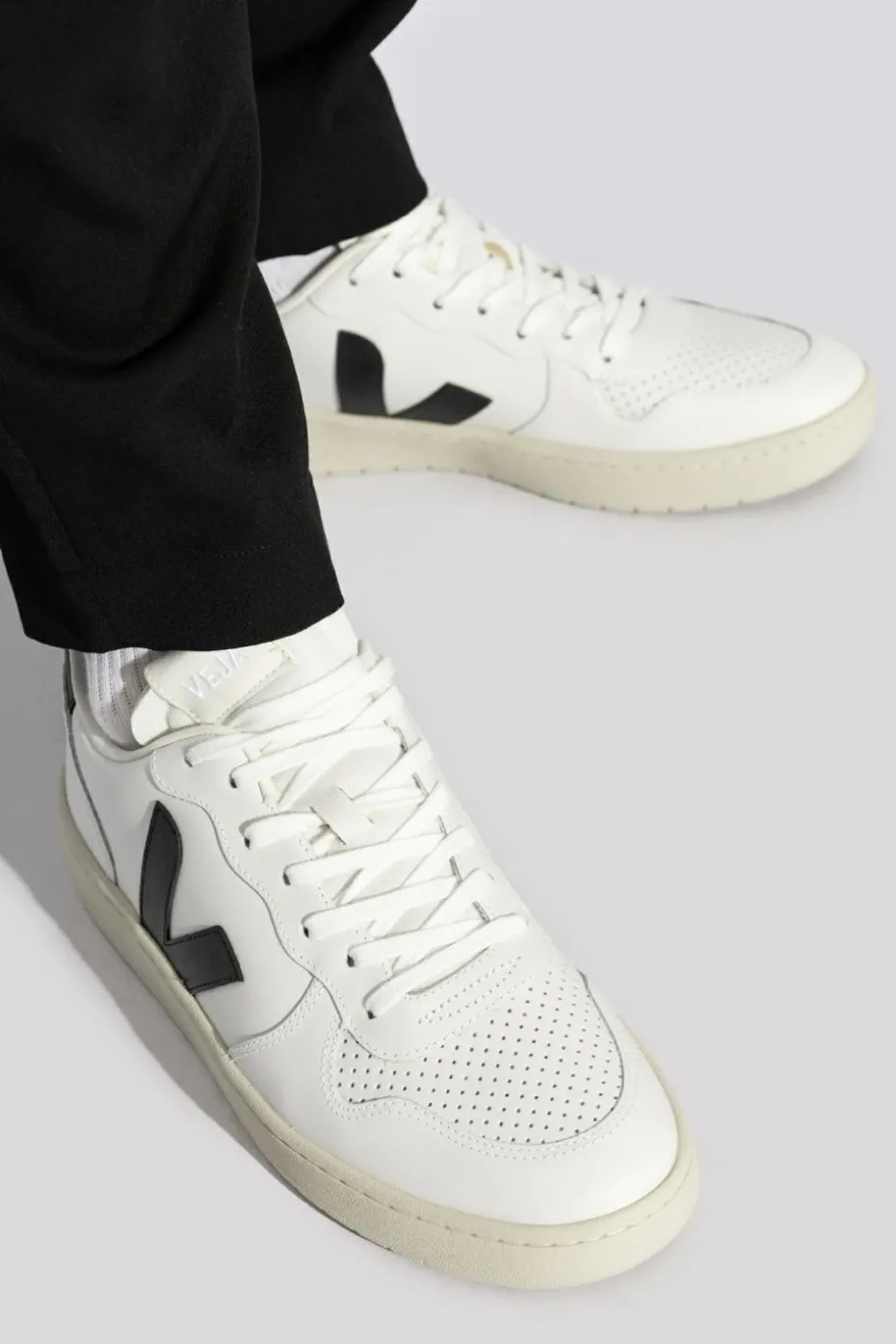 Veja WHITE Sneakers V-10 PRIME LEATHER