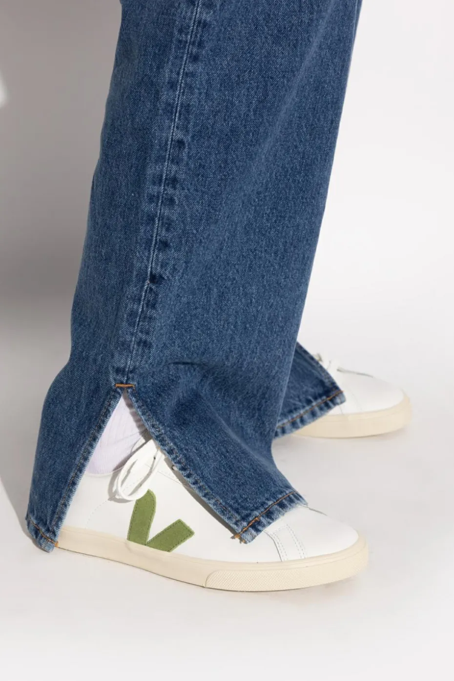 Veja WHITE Sports shoes "ESPLAR LOGO LEATHER"