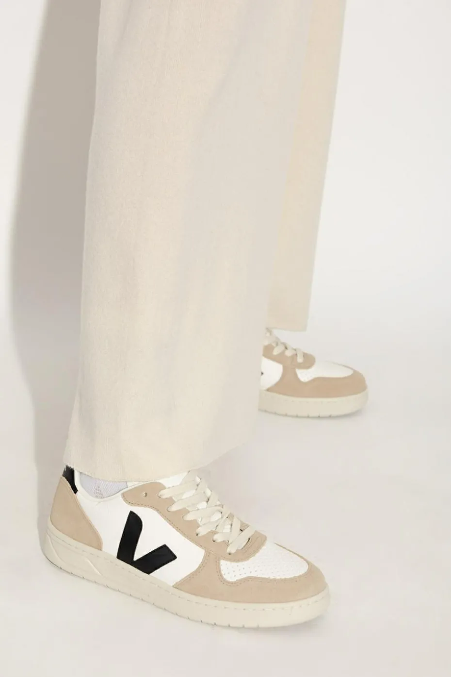 Veja WHITE ‘V-10 Chromefree Leather’ sneakers