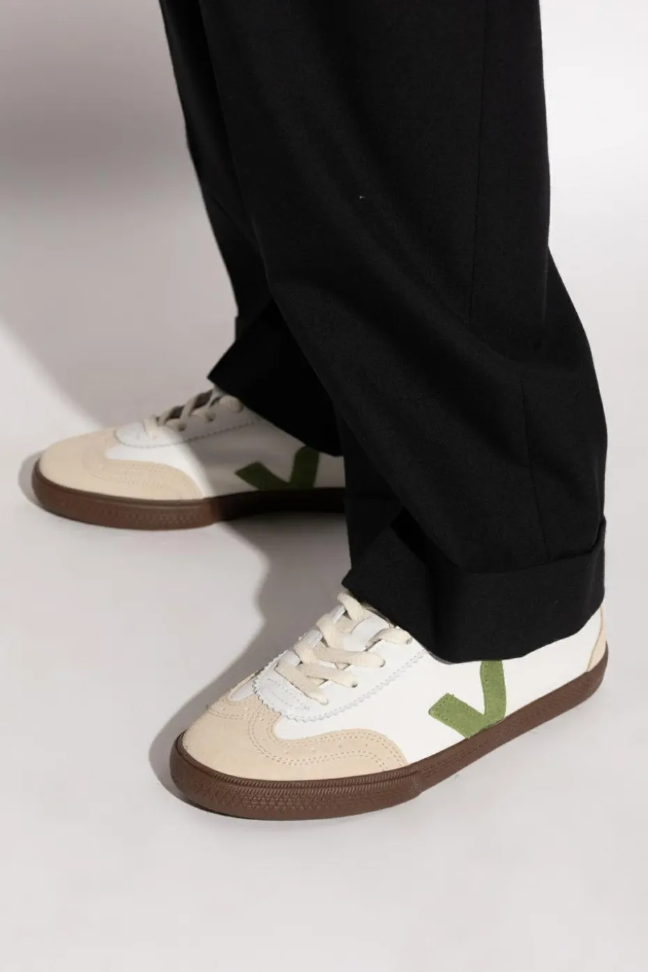 Veja WHITE "VOLLEY O.T. LEATHER" sports shoes